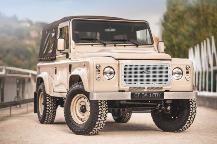 Land Rover Defender