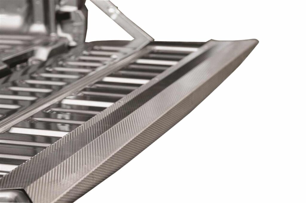 Le montage est rapide, moins de 15 minutes et ne nécessite aucun perçage de la benne.