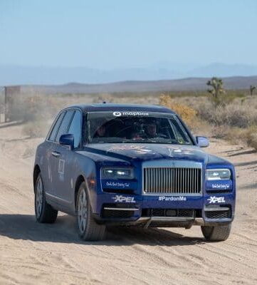 Rolls Royce Cullinan SUV rallye 4x4 rebelle rallye USA