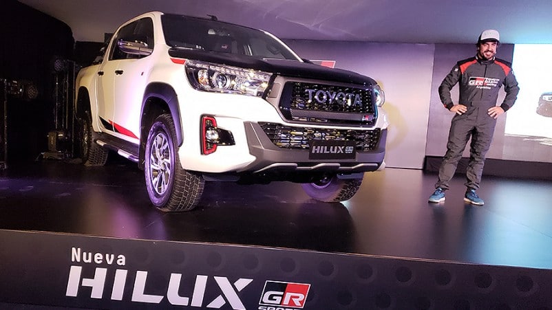 Le Hilux hérite ici du 4.0L V6 Dual VVT-i 24V  (3,956 cc) du Land Cruiser Prado SUV ( production locale). Il offre 238 ch et 376 Nm de couple.