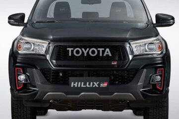 Le Hilux hérite ici du 4.0L V6 Dual VVT-i 24V (3,956 cc) du Land Cruiser Prado SUV ( production locale). Il offre 238 ch et 376 Nm de couple.