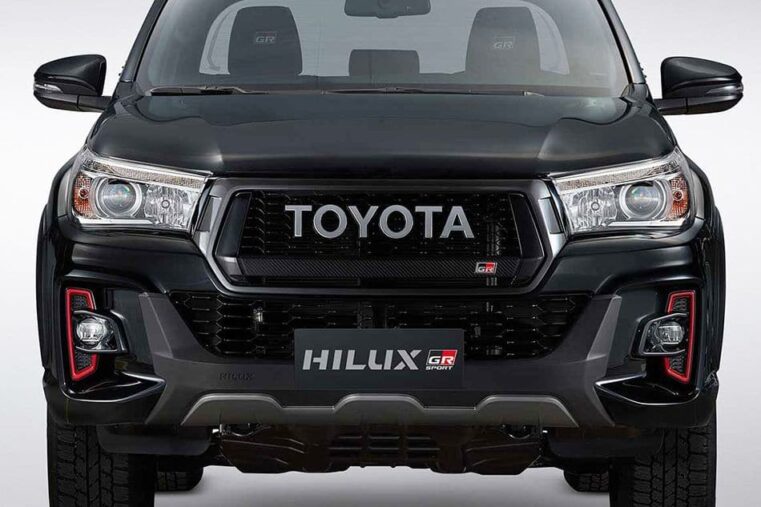 Le Hilux hérite ici du 4.0L V6 Dual VVT-i 24V  (3,956 cc) du Land Cruiser Prado SUV ( production locale). Il offre 238 ch et 376 Nm de couple.