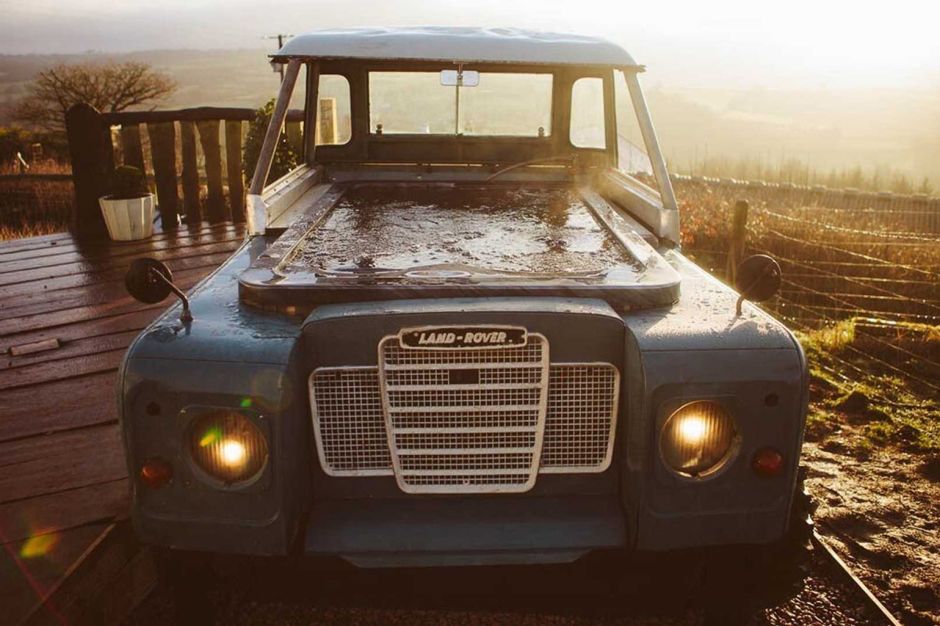 Land Rover Jacuzzi à louer sur Airbnb