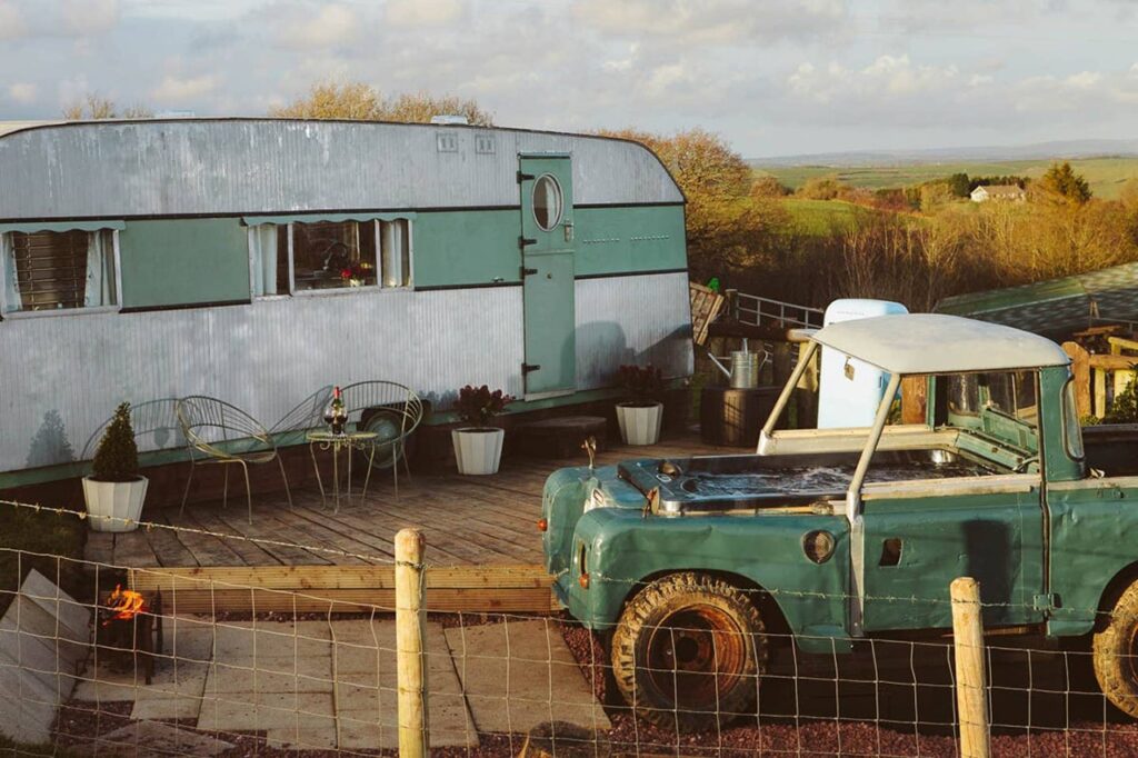Land Rover Jacuzzi à louer sur Airbnb