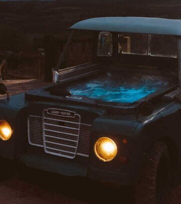 land-rover-hot-tub-bluebird-penthouse-caravan Airbnb