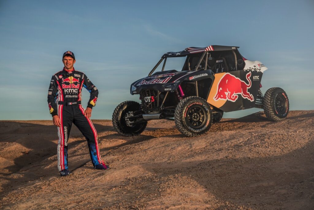 « La catégorie SxS est parfaite pour que ces jeunes pilotes commencent leur aventure avec le programme Red Bull Off-Road Junior, commente Cyril Despres. Je serai un livre ouvert pour les jeunes pilotes. Je vais écouter toutes les questions et donner mon avis sur la stratégie, la conduite, la navigation et la formation. »