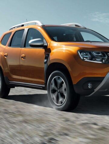 Le Duster est le premier modèle Dacia à recevoir le nouveau moteur 1.0 TCe à bicarburation essence et GPL. La gamme GPL se recompose ainsi chez Dacia. Et, surtout, Dacia se permet de proposer cette technologie au même prix que la version 100 % essence, soit à partir de 12 490 €. Ce moteur bicarburation arrivera ensuite au printemps prochain sur les Sandero, Logan et Logan MCV, avec certainement la même stratégie tarifaire.