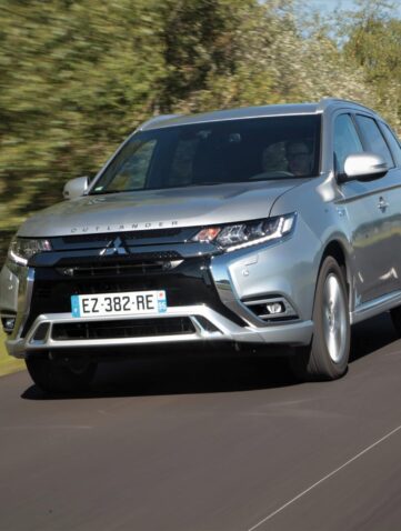 Outlander PHEV qui s’affiche comme le numéro 1 des hybrides rechargeables