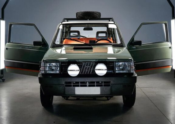 atelier et designer branché italien s'est attaqué à la Fiat Panda 4x4 qui est passé au Retrofit,