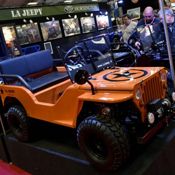 La Jeepy qui s’inspire de la Jeep Willys est une vraie voiture tout terrain l'échelle 1/2 pour enfants