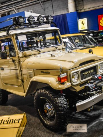 Rétromobile Un Toyota BJ 43 à 100 000 euros