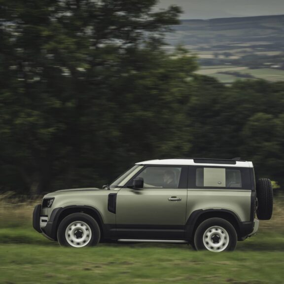 LE NOUVEAU LAND ROVER DEFENDER 90 DISPONIBLE À LA VENTE