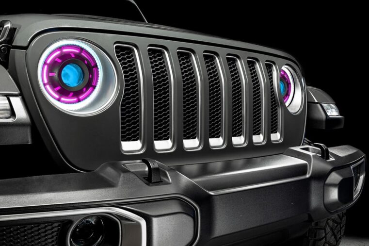 Oracle Lighting, l’une des plus créative société américaine spécialisée dans les solutions d'éclairage LED automobile ajoute à sa gamme de phares l’Oculus Bi-LED