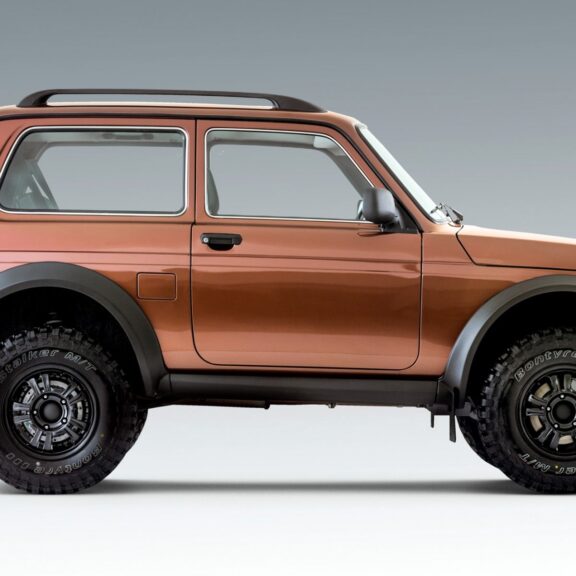 Lada Niva Le petit 4x4 populaire joue bien les 4x4 éternel