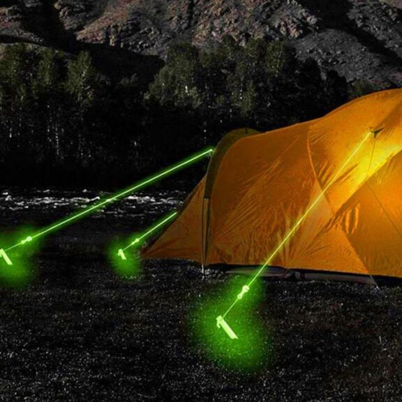 Des cordes phosphorescentes, qui brillent dans le noir.