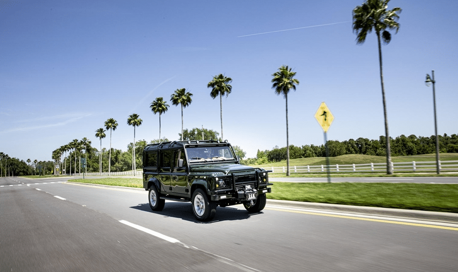 Land Rover Un Defender au Cœur de Tesla