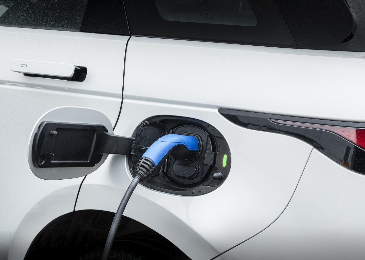 Land Rover Evoque et Discovery hybrides sont là !