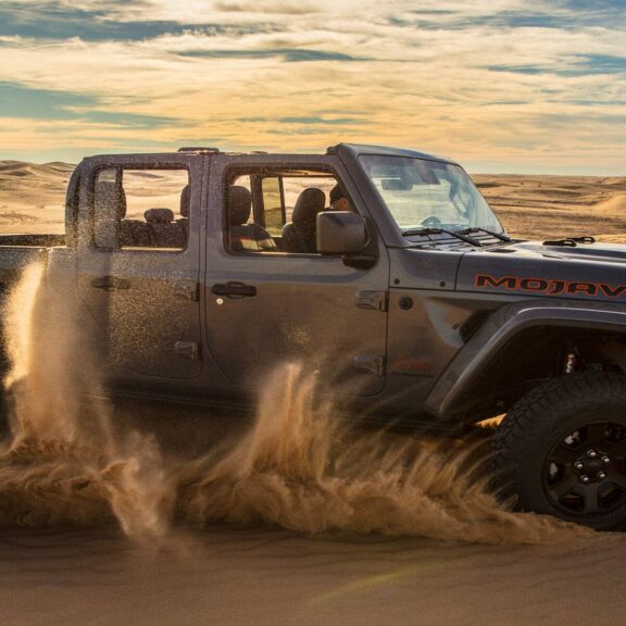 “Desert Rated“ qu’on trouvera sur les flancs du nouveau Pick up Wrangler Gladiator Mojave.