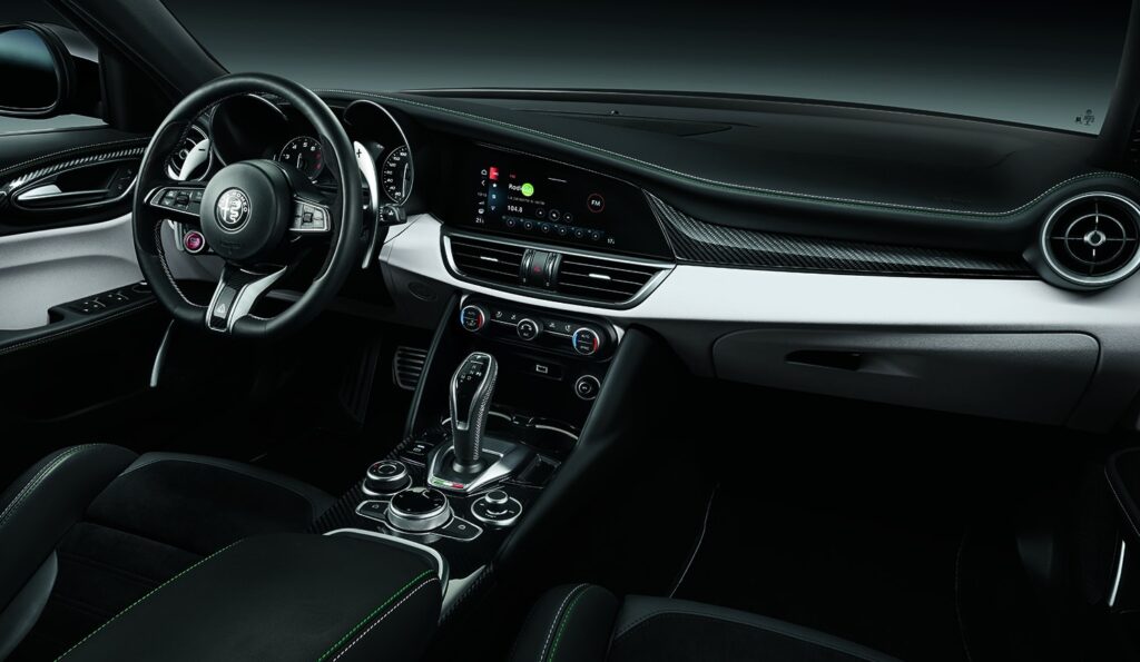 Alfa Romeo Nouveau SUV Stelvio version “Quadrifoglio“ 