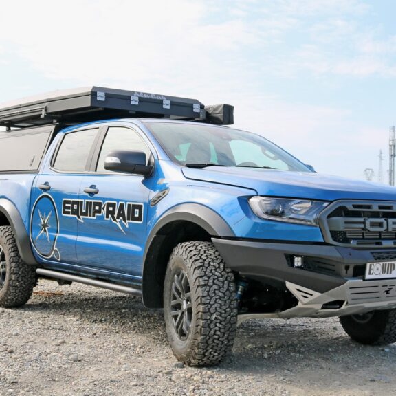 Equip’raid fait sa fête au Raptor. En effet, le célèbre préparateur de Mulhouse propose désormais une gamme d’équipements et d’accessoires dédiés au seul Raptor.