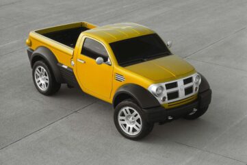 Le concept car du Dodge M80, petit pick up présenté au salon de Détroit en 2002 devait être mis en production afin de séduire le client du nouveau siècle