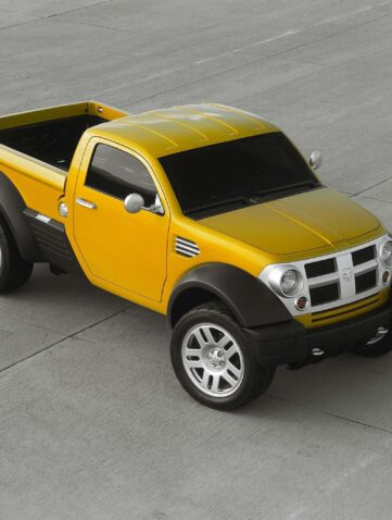 Le concept car du Dodge M80, petit pick up présenté au salon de Détroit en 2002 devait être mis en production afin de séduire le client du nouveau siècle