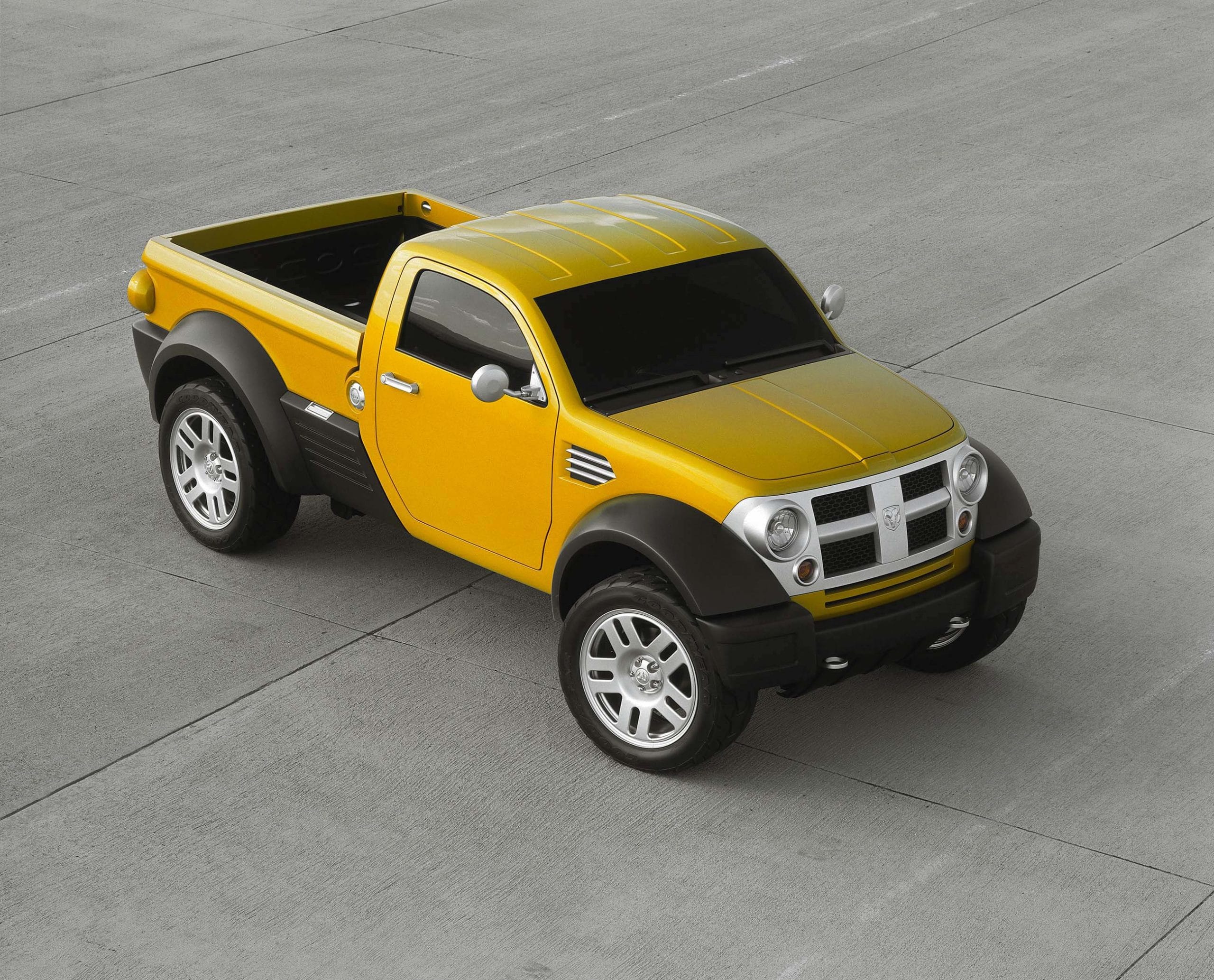 Le concept car du Dodge M80, petit pick up présenté au salon de Détroit en 2002 devait être mis en production afin de séduire le client du nouveau siècle