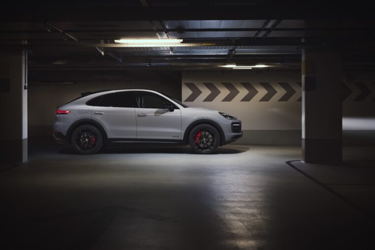 Porsche Retour du V8 Le V8 fait son retour sur les nouveaux modèles Cayenne GTS
