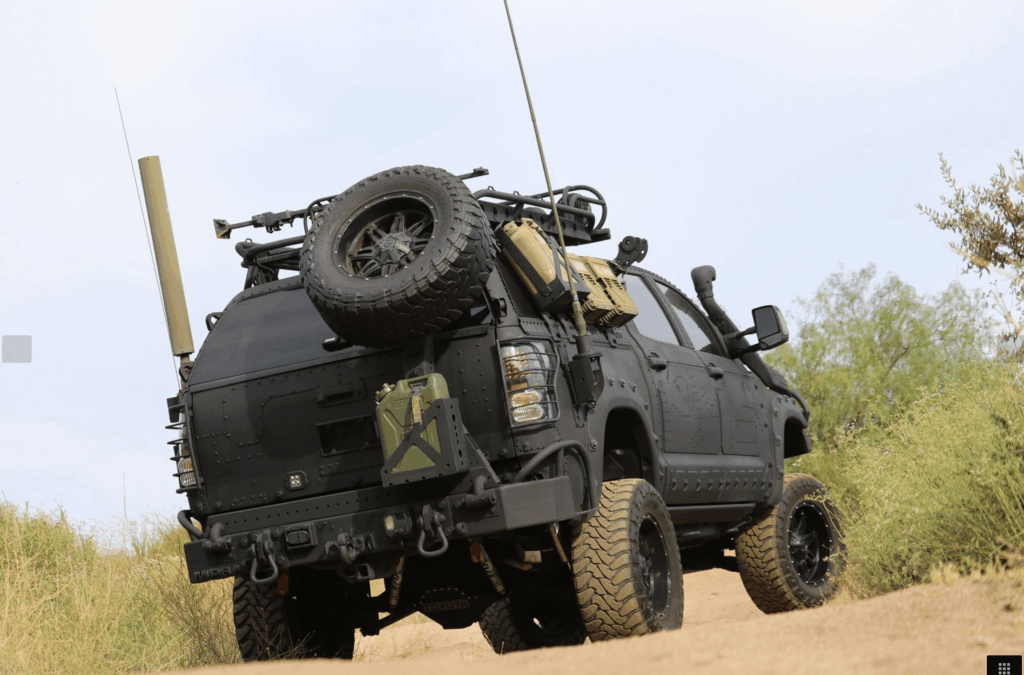 Sur la base d’un Toyota Tundra Crew Max version TRD (Toyota Racing Departement),