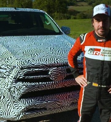 Toyota prépare la 6e génération de son Pick-up Hilux avec Fernando Alonso