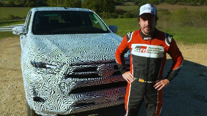 Toyota prépare la 6e génération de son Pick-up Hilux avec Fernando Alonso