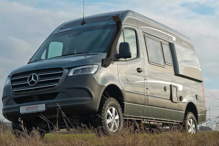 Bravo Snorkel le spécialiste du Schnorkel, appendice indispensable lorsque l’on évolue en milieu poussiéreux s’est penché sur le cas des Mercedes Sprinter 907 et 910 versions 4x4 et 4x2