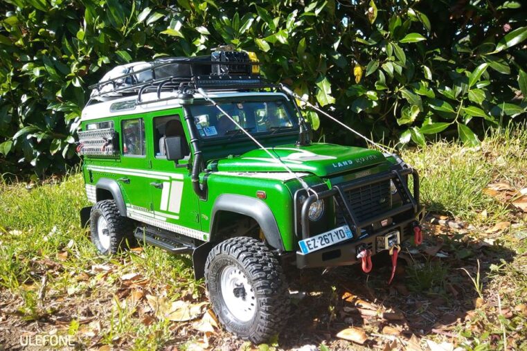 un Defender 110 radiocommandé au 1/10e traité "SCALE" c'est à dire au plus proche du réel car tout y est et fonctionne