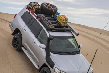 e BASE Rack incorpore un système de montage en queue d'aronde révolutionnaire qui rend la fixation et le retrait des charges et des accessoires plus faciles