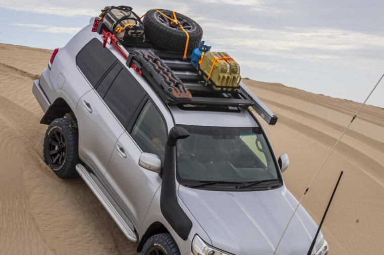 e BASE Rack incorpore un système de montage en queue d'aronde révolutionnaire qui rend la fixation et le retrait des charges et des accessoires plus faciles