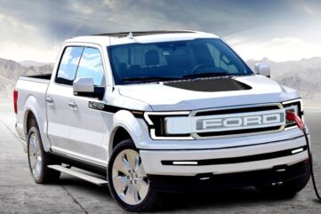 Le nouveau brevet de Ford révèle une idée innovante destinée au F-150 électrique Finie l’angoisse de l’autonomie électrique de distance grâce à une arme secrète. Le Ford F-150 est sur le point de devenir le premier Pick up électrique automne...Grâce à un moteur thermique, on s’en doutait ! Il semble que Ford ait choisi cette voie afin de rassurer les futurs acheteurs du F 150 EV. Selon ce brevet déposé auprès du Bureau des marques et des brevets des États-Unis Ford planche sur un kit de générateur permettant l’extension d'autonomie. Ressemblant à une boîte à outils placé derrière la cabine l'unité « boxy » contient le moteur, le réservoir de carburant et le système d'échappement. Il s'enclencherait si nécessaire et enverrait de l'électricité à la batterie du pick up via le port de charge conventionnel. Bien sûr, comme pour beaucoup de brevets, il n'y a aucune garantie que cette petite invention verra le jour. Mais, compte tenu que l'idée semble idéale pour répondre aux inquiétudes du passage à l'électrique de nombreux acheteurs de Pick up, pourquoi ce kit ne serait pas proposé par Ford.