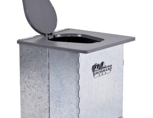 Ironman 4x4 y pense pour vous et propose des toilettes pliantes de voyage.