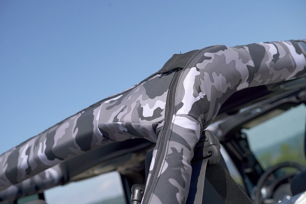 Muddy colors La Haute Couture au service de vos voitures Housse d'arceau personnalisée pour 4X4