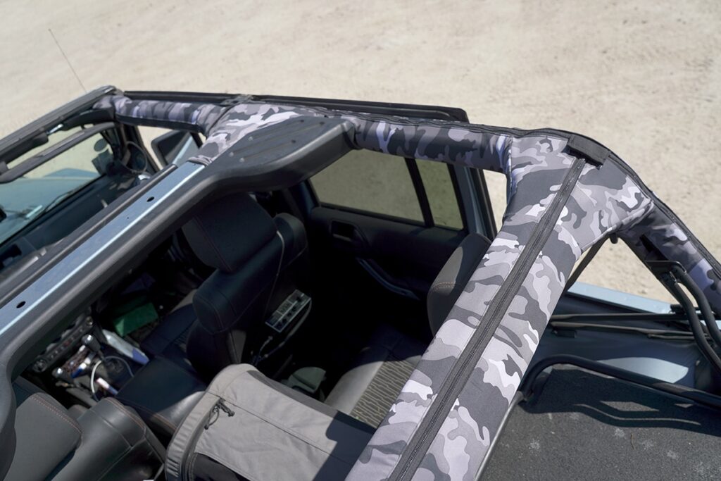 Muddy colors La Haute Couture au service de vos voitures Housse d'arceau personnalisée pour 4X4