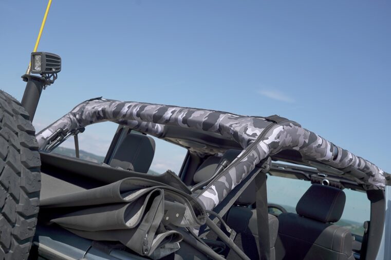 Muddy colors La Haute Couture au service de vos voitures Housse d'arceau personnalisée pour 4X4