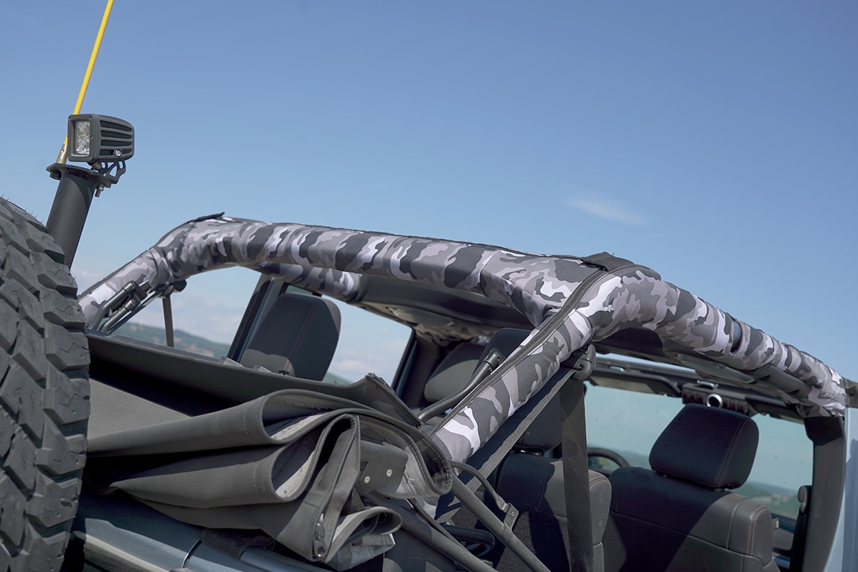 Muddy colors La Haute Couture au service de vos voitures Housse d'arceau personnalisée pour 4X4