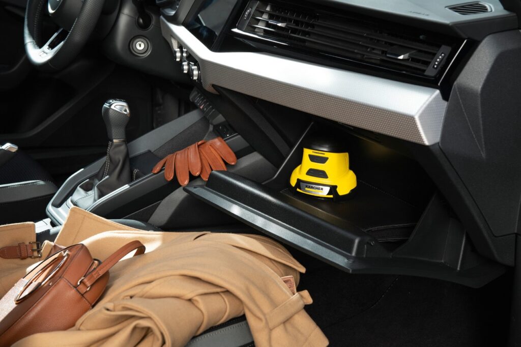 Kärcher révolutionne le dégivrage des vitres et pare-brises en hiver avec le dégivreur de vitres sur batterie EDI