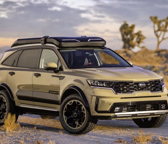 Chez Kia on en a décidé autrement en métamorphosant 2 robustes Sorento en baroudeurs.