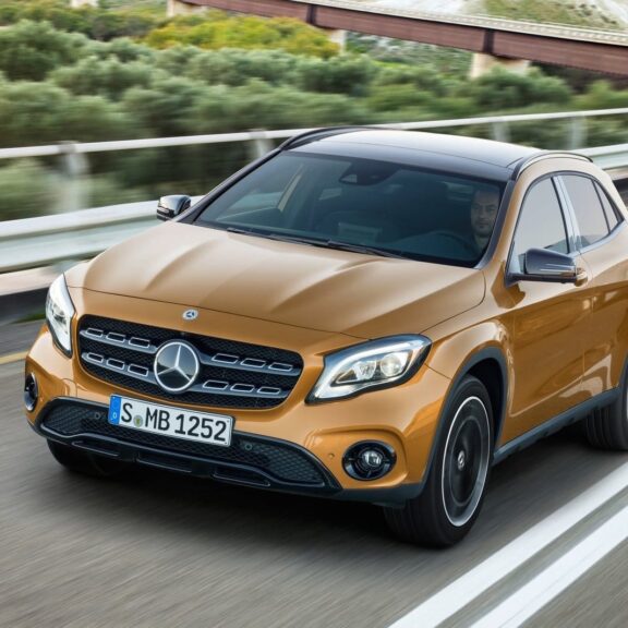 MERCEDES-BENZ GLA 220d 4 MATIC