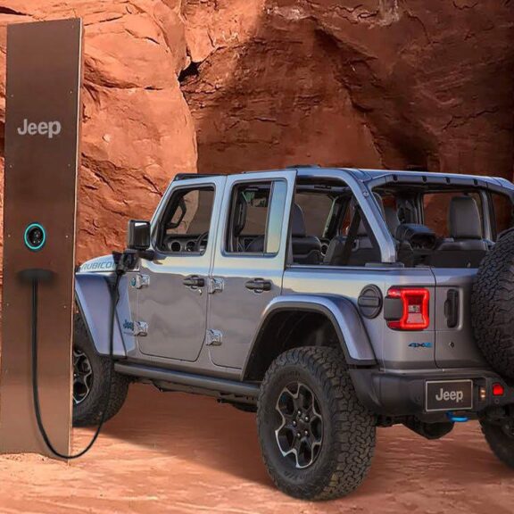 Jeep Le monolithe mystérieux station de charge extraterrestre ?