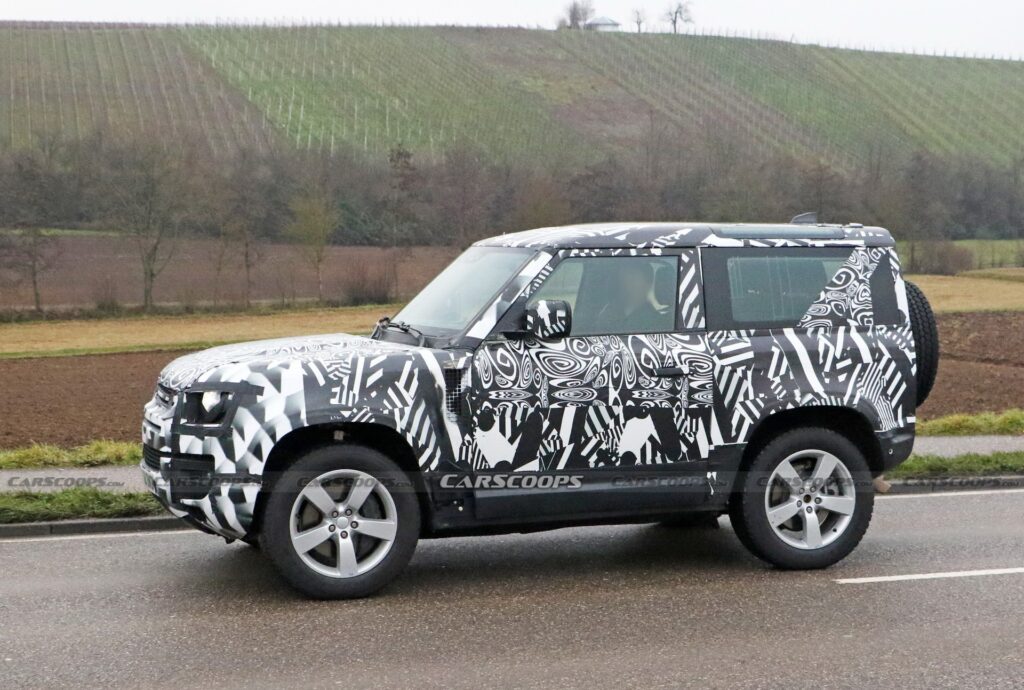 Cela augure bien évidemment que sous le capot de ce Defender 90, il y aura autre chose qu’un 4 cylindres...Un V8 à coup sûr. 