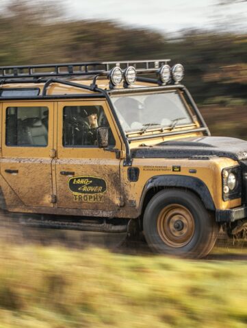 Land Rover Defender Works V8 Trophy En souvenir du Camel Trophy