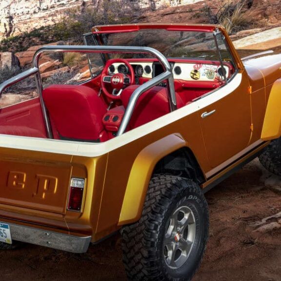 Jeep Eastern Safari Le Jeepster Commando 2021 « Jeepster Beach » sur Commando 1968
