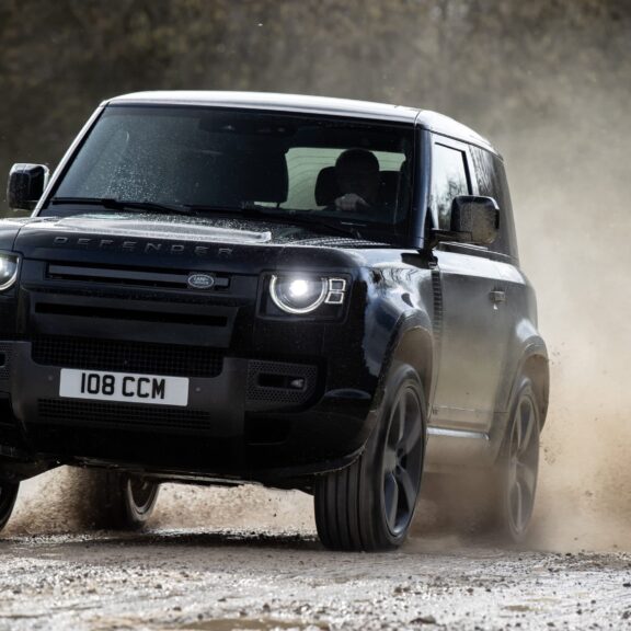 Nouveau Land Rover Defender V8 ! 525ch Supercharged