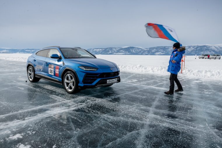 Lamborghini L’Urus bat un record de vitesse Supercar on ice ! La Lamborghini Urus vient d’établir un record de vitesse sur la glace du lac Baïkal